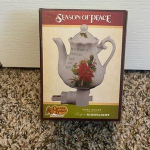 Cracker Barrel Season of Peace Teapot Night Light NIB